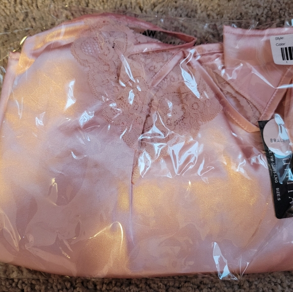 2 Piece Satin Pajamas Set - Picture 4 of 5